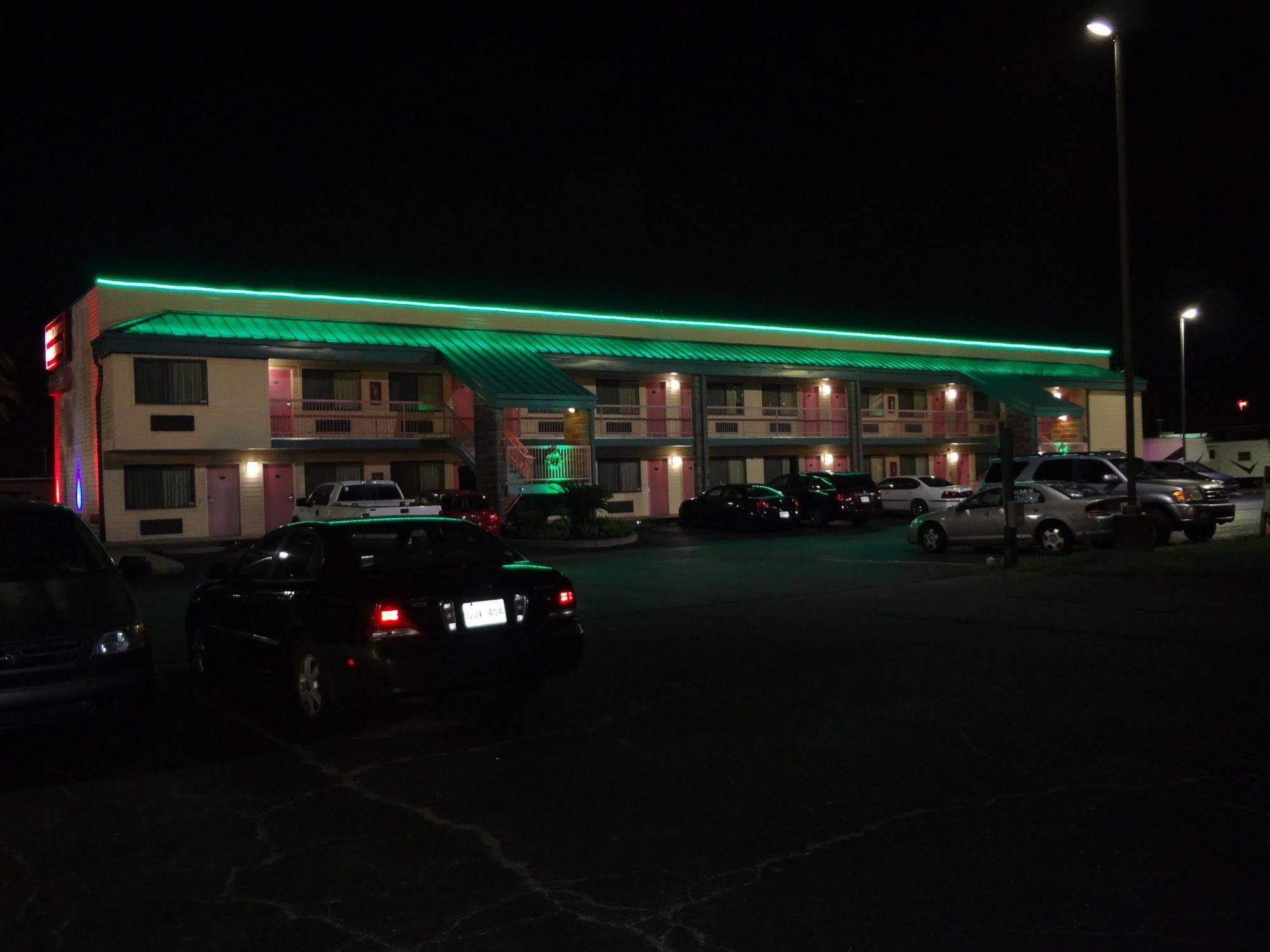 Nola Inn & Suites Nova Orleães Exterior foto