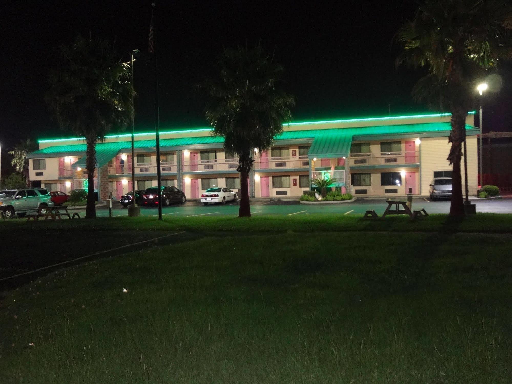 Nola Inn & Suites Nova Orleães Exterior foto
